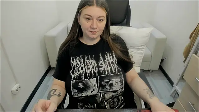 Snapshot of AlisaBacker chatting on 02/25/25, 04:21 AlisaBacker online show from 02/25/25, 04:21