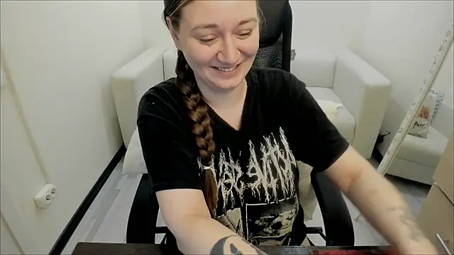 Snapshot of AlisaBacker chatting on 03/08/25, 12:00 AlisaBacker online show from 03/08/25, 12:00