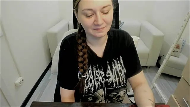 Snapshot of AlisaBacker chatting on 03/08/25, 03:06 AlisaBacker online show from 03/08/25, 03:06