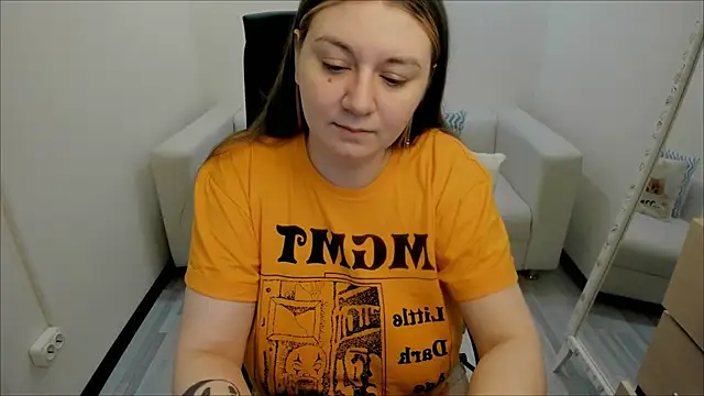 Snapshot of AlisaBacker chatting on 03/21/25, 04:40 AlisaBacker online show from 03/21/25, 04:40