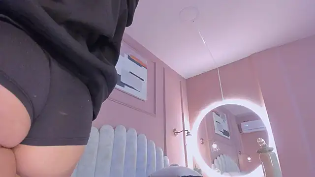 Snapshot of lia_ass_ chatting on 02/12/25, 01:48 lia ass online show from 02/12/25, 01:48