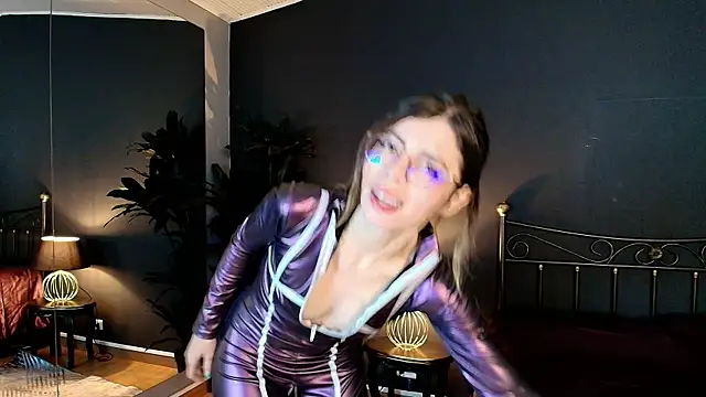 Snapshot of MyMayte chatting on 01/28/25, 02:21 MyMayte online show from 01/28/25, 02:21