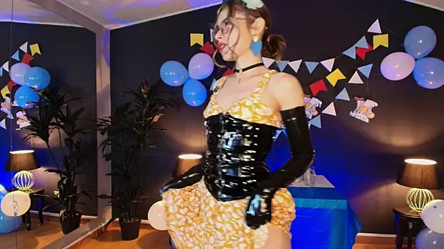 Snapshot of MyMayte chatting on 09/27/25, 12:43 MyMayte online show from 09/27/25, 12:43