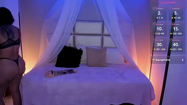 Snapshot of kristen_kassi chatting on 10/15/25, 07:47 kristen kassi online show from 10/15/25, 07:47