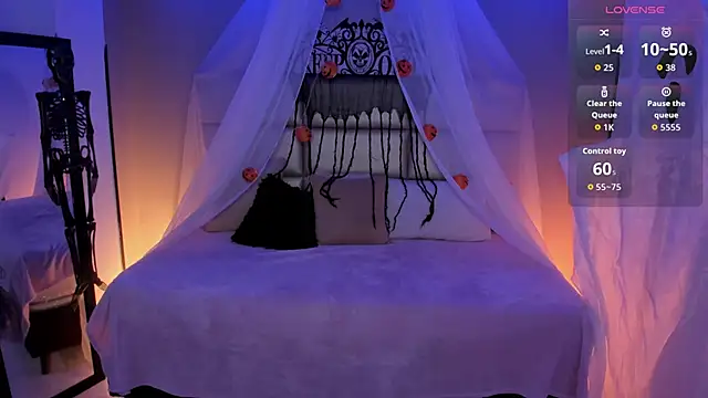 Snapshot of kristen_kassi chatting on 10/16/25, 10:00 kristen kassi online show from 10/16/25, 10:00