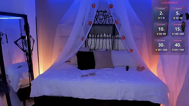 Snapshot of kristen_kassi chatting on 10/22/25, 06:40 kristen kassi online show from 10/22/25, 06:40