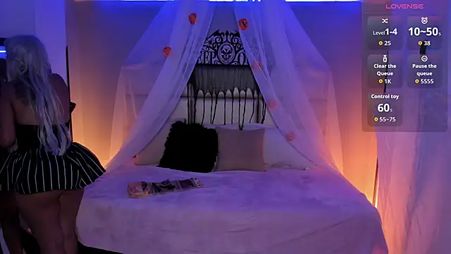 Snapshot of kristen_kassi chatting on 10/31/25, 12:06 kristen kassi online show from 10/31/25, 12:06