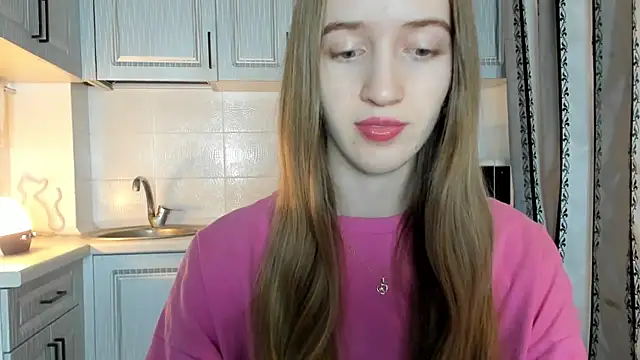 leslie my lovee online show from 11/18/25, 08:02