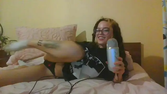 Snapshot of frikigyal chatting on 02/04/25, 02:17 frikigyal online show from 02/04/25, 02:17