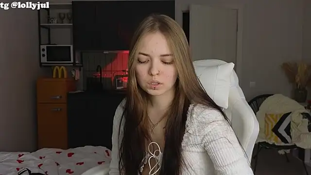 doll lol  online show from 09/29/25, 07:30