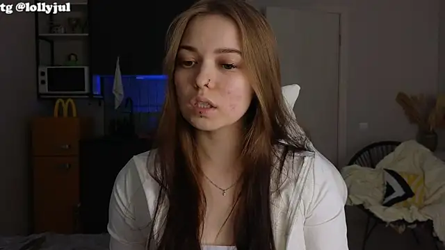 doll lol  online show from 10/26/25, 07:20