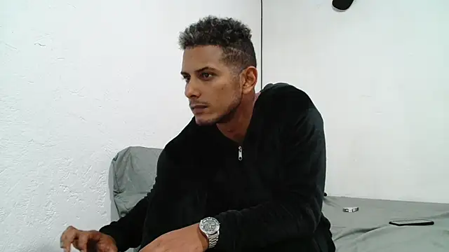 Snapshot of Chris_Dick23 chatting on 01/04/25, 09:43 Chris Dick23 online show from 01/04/25, 09:43