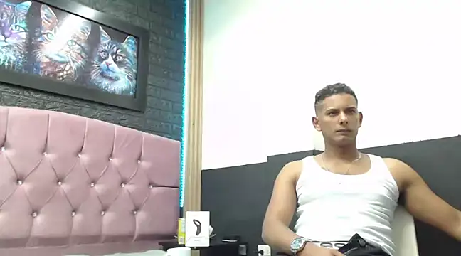 Snapshot of Chris_Dick23 chatting on 01/14/25, 03:32 Chris Dick23 online show from 01/14/25, 03:32
