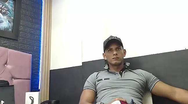 Snapshot of Chris_Dick23 chatting on 03/11/25, 03:48 Chris Dick23 online show from 03/11/25, 03:48