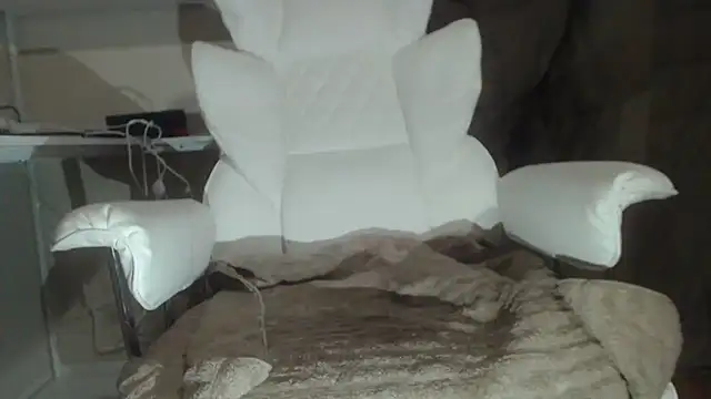 Snapshot of Tecsavy chatting on 02/17/26, 01:02 Tecsavy online show from 02/17/26, 01:02