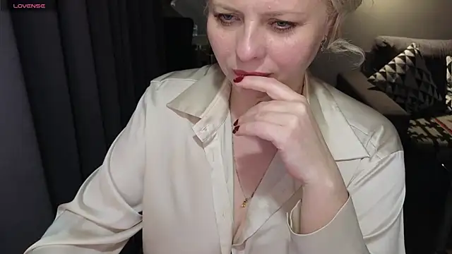 Snapshot of Gray_swann chatting on 02/26/25, 11:26 Gray swann online show from 02/26/25, 11:26