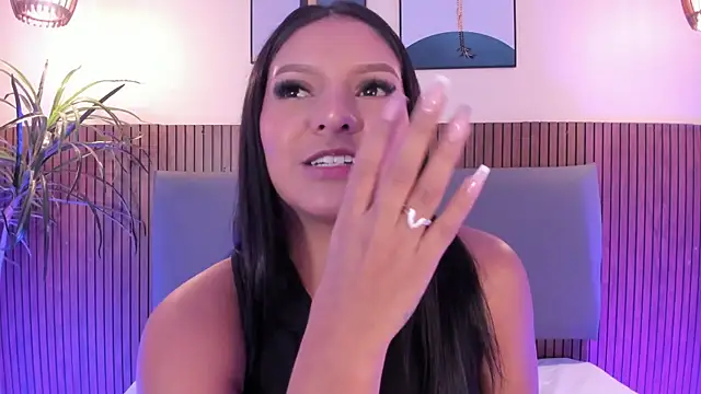 NicolleeEvanss online show from 11/17/25, 12:33