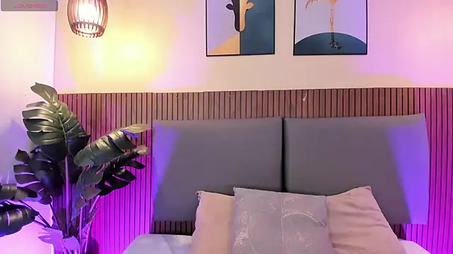 NicolleeEvanss online show from 04/14/26, 11:05