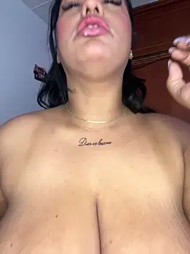 Snapshot of KorinaKovaa chatting on 03/10/25, 07:40 KorinaKovaa online show from 03/10/25, 07:40