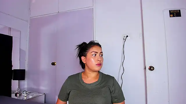 Miaa Garcia online show from 03/22/25, 09:21