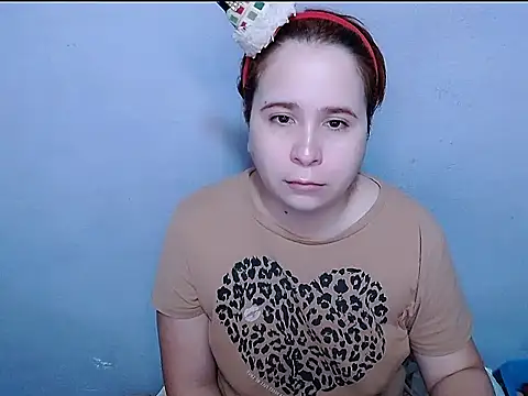 Snapshot of SubLayla01 chatting on 04/28/26, 11:48 SubLayla01 online show from 04/28/26, 11:48