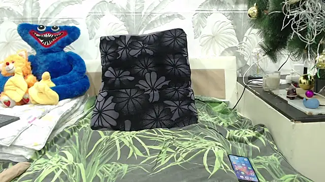 Snapshot of CamDiva113 chatting on 02/16/25, 03:05 CamDiva113 online show from 02/16/25, 03:05