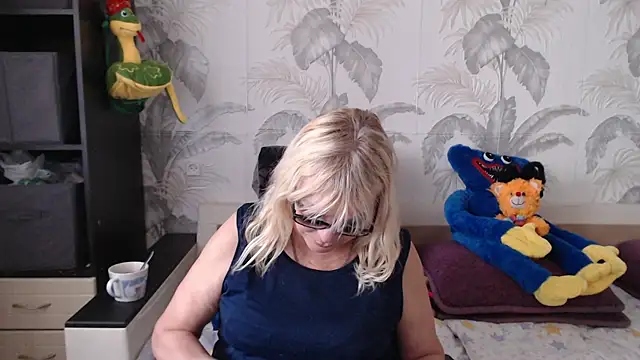 Snapshot of CamDiva113 chatting on 03/20/25, 08:42 CamDiva113 online show from 03/20/25, 08:42