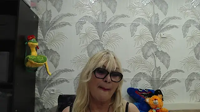 Snapshot of CamDiva113 chatting on 03/20/25, 03:04 CamDiva113 online show from 03/20/25, 03:04