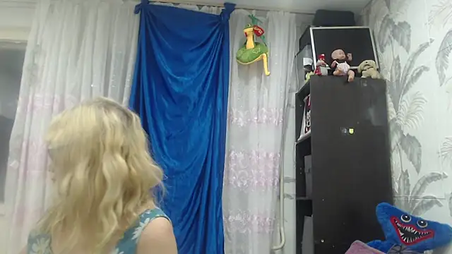 Snapshot of CamDiva113 chatting on 10/04/25, 02:20 CamDiva113 online show from 10/04/25, 02:20