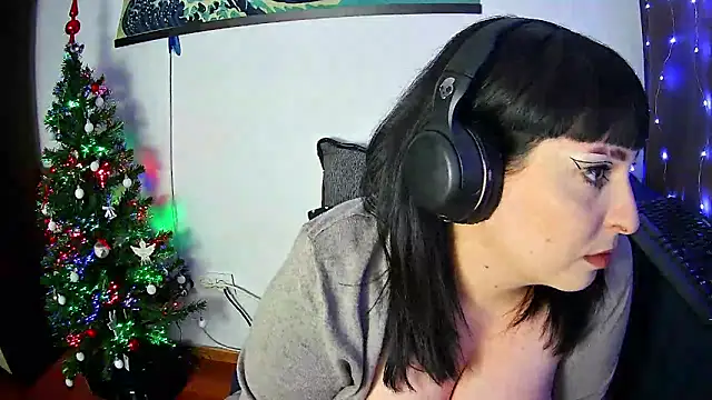 Snapshot of EmmaKrosss chatting on 12/17/24, 03:06 EmmaKrosss online show from 12/17/24, 03:06