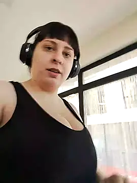 Snapshot of EmmaKrosss chatting on 02/04/25, 10:43 EmmaKrosss online show from 02/04/25, 10:43