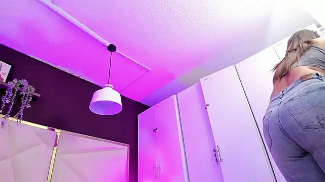 April bowie online show from 11/07/25, 11:21