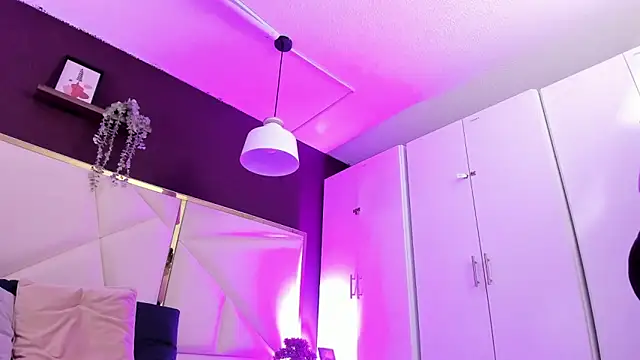 April bowie online show from 02/05/26, 11:59