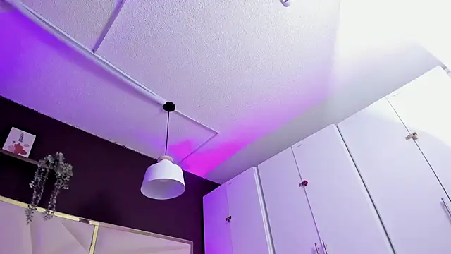 April bowie online show from 02/20/26, 11:32