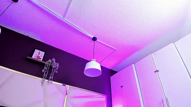 April bowie online show from 02/28/26, 12:06