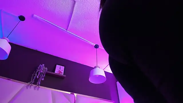 April bowie online show from 05/29/26, 11:30