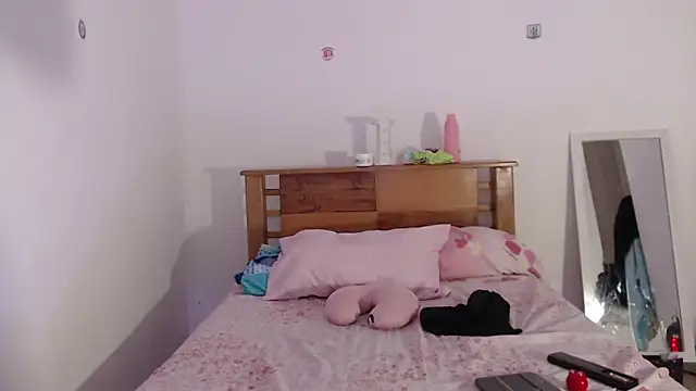  Camilla Castellar online show from 03/11/25, 11:48