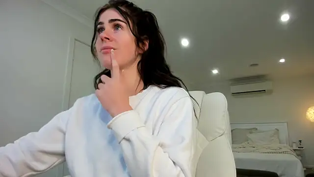 aus queen online show from 09/28/25, 11:21