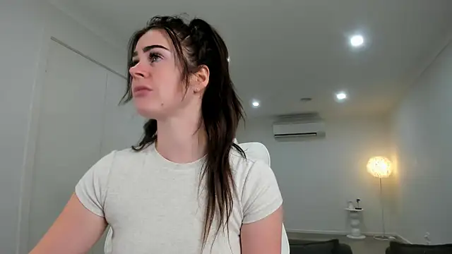 aus queen online show from 10/26/25, 01:44