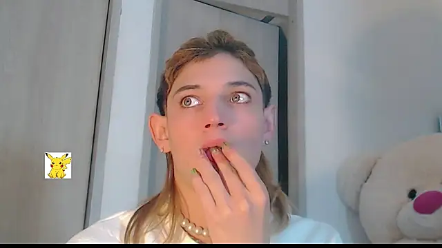 Snapshot of honey_skin chatting on 02/23/25, 10:09 honey skin online show from 02/23/25, 10:09