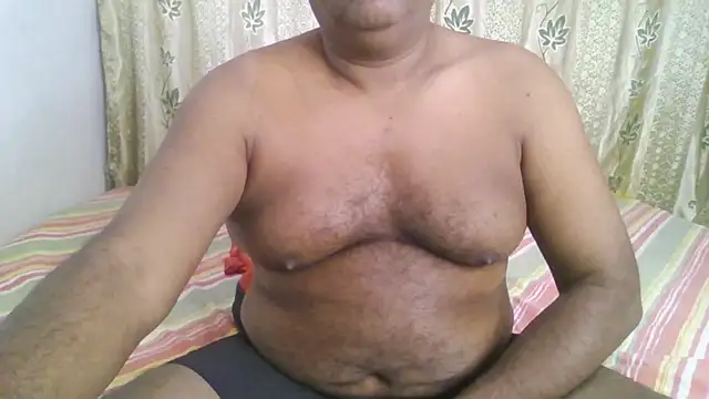 Snapshot of Beargryzzly chatting on 12/23/24, 06:58 Beargryzzly online show from 12/23/24, 06:58