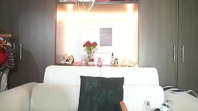 Snapshot of katlyn_martins chatting on 06/14/26, 07:27 katlyn martins online show from 06/14/26, 07:27