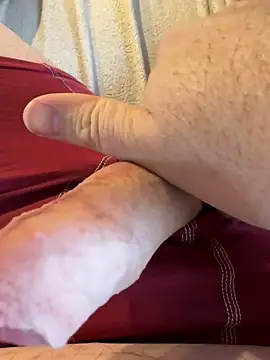 Snapshot of henes188 chatting on 10/31/25, 11:44 henes188 online show from 10/31/25, 11:44