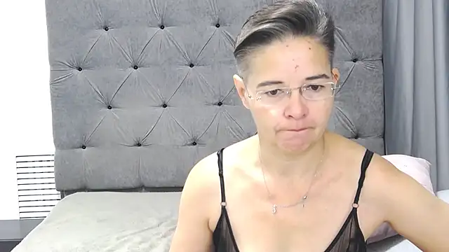 Snapshot of StaceyDarling chatting on 11/07/25, 06:46 StaceyDarling online show from 11/07/25, 06:46