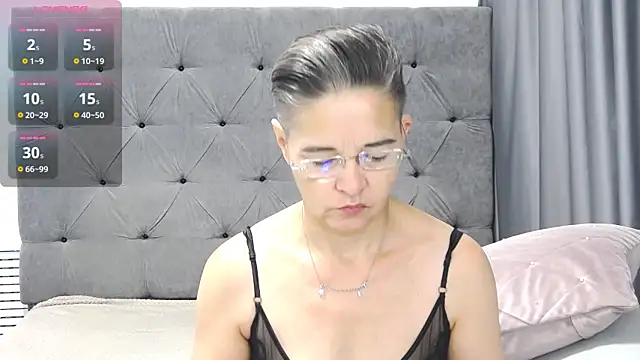 Snapshot of StaceyDarling chatting on 11/10/25, 05:17 StaceyDarling online show from 11/10/25, 05:17