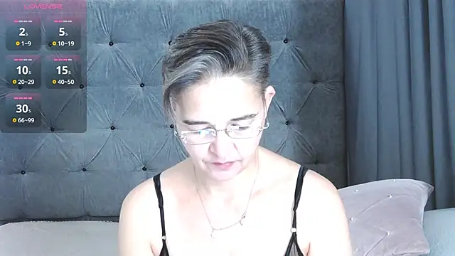 Snapshot of StaceyDarling chatting on 11/14/25, 06:23 StaceyDarling online show from 11/14/25, 06:23