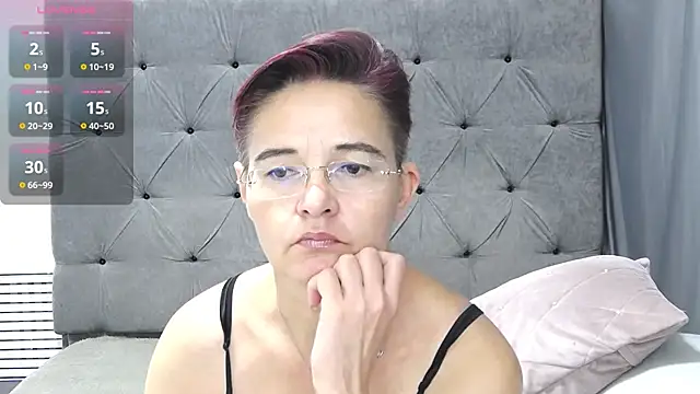 Snapshot of StaceyDarling chatting on 11/22/25, 05:01 StaceyDarling online show from 11/22/25, 05:01