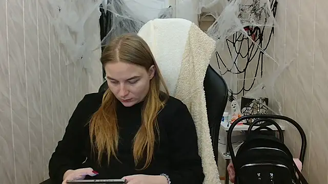 Snapshot of ElenaMaeer chatting on 10/28/25, 11:36 ElenaMaeer online show from 10/28/25, 11:36