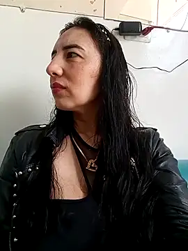 Snapshot of christine-x chatting on 04/19/26, 04:06 christine-x online show from 04/19/26, 04:06