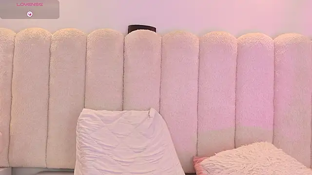 Snapshot of Mia_rom11 chatting on 09/12/25, 12:49 Mia rom11 online show from 09/12/25, 12:49